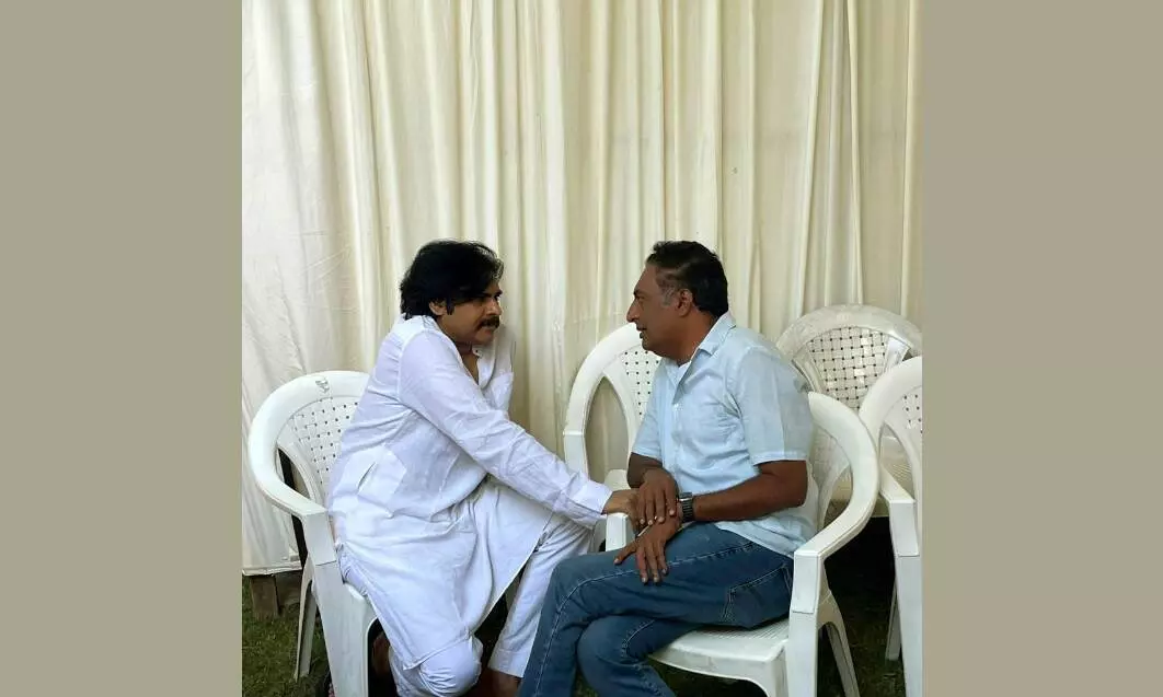 Pawan Kalyan, Prakash Raj discuss politics