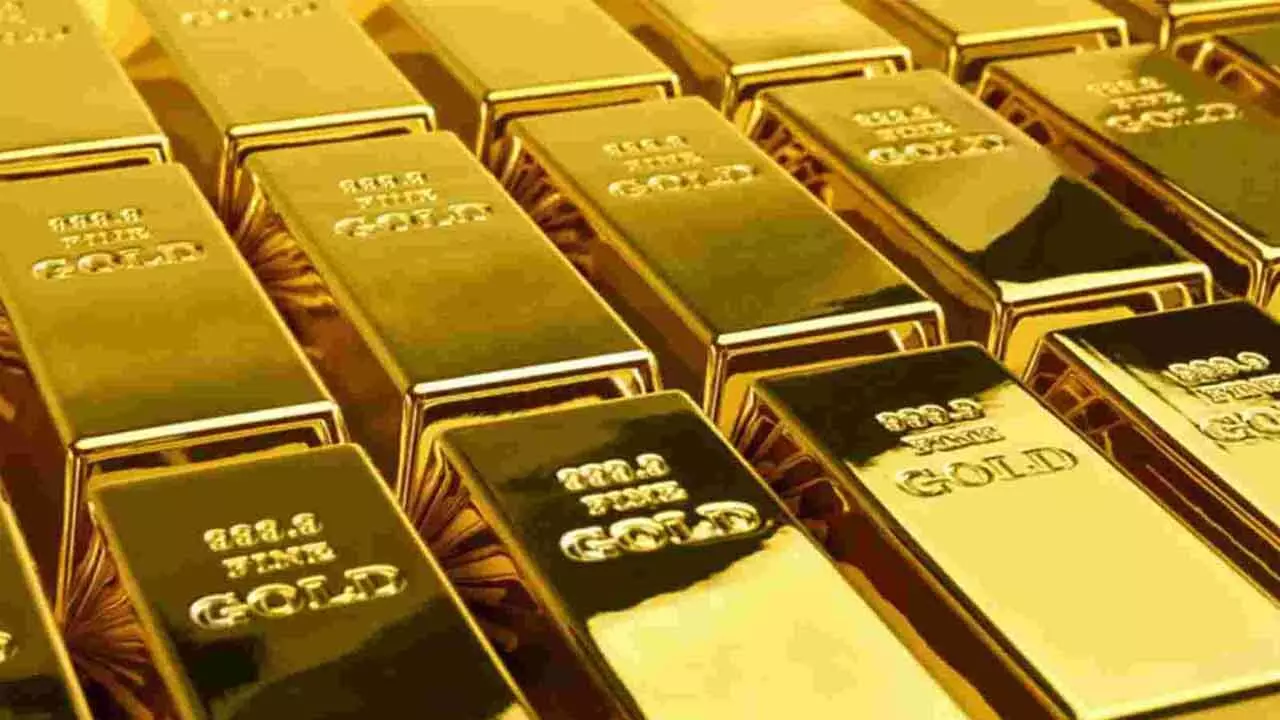 Customs officials seize 220 gm of gold at RGIA