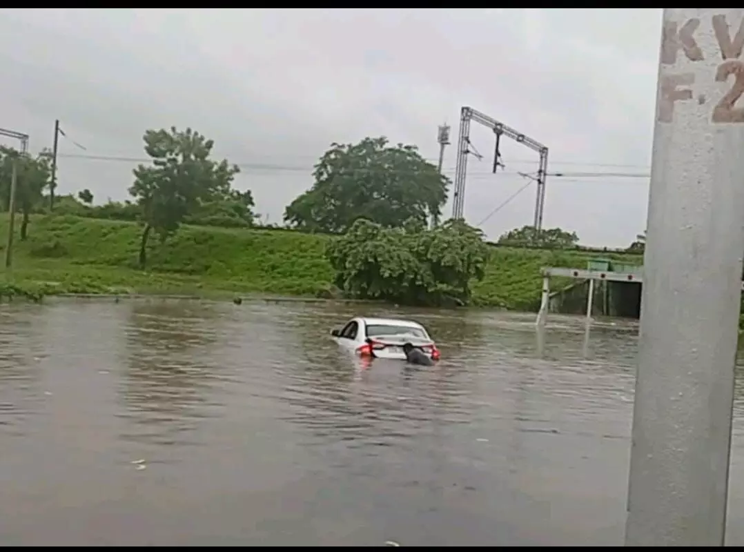 Singareni rescue team saves 5 from drowning at Godavarikhani