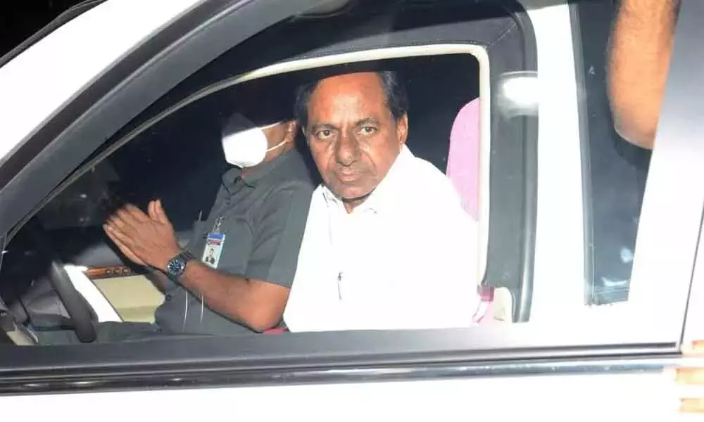 KCR leaves for Warangal; to stay at Ex-MPs house