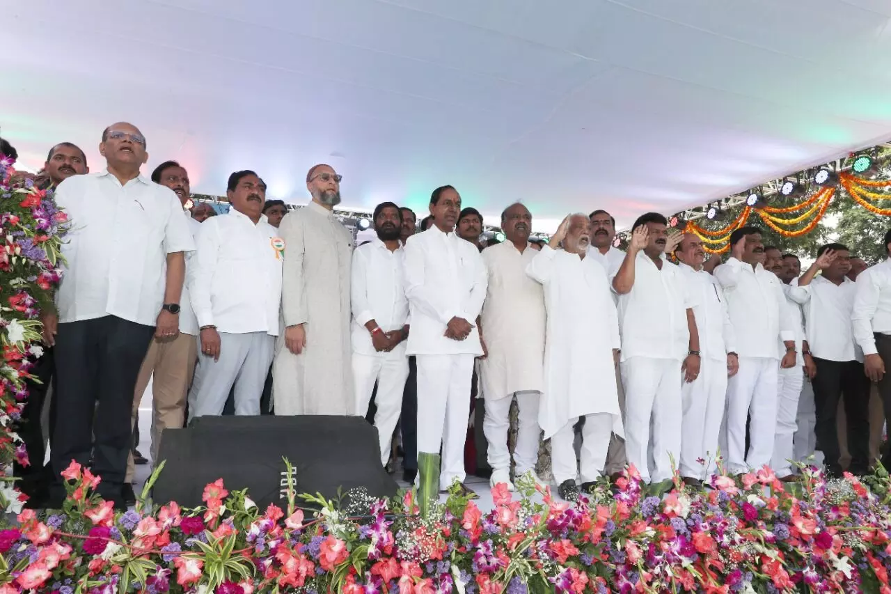 KCR leads thousands to sing National Anthem at Abids in Hyderabad