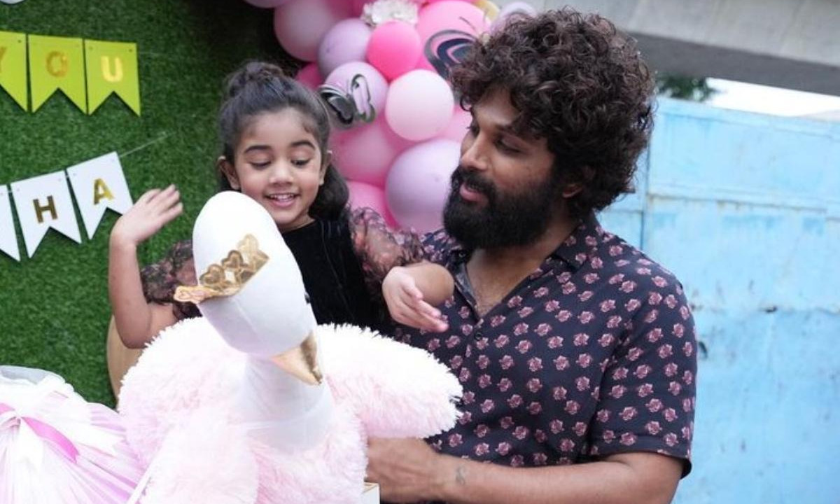 Viral Video: Allu Arjun Having A Fun Time With His Daughter Arha