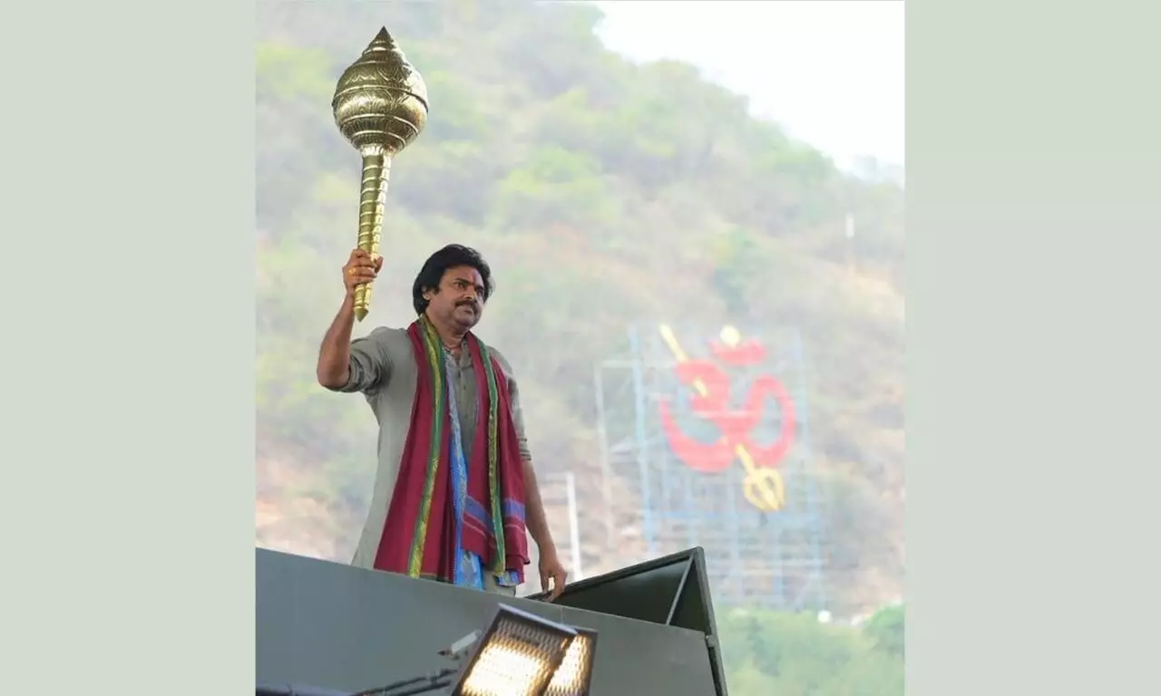 Pawan Kalyan prays at Kanaka Durga temple, calls for end of YS Jagan rule