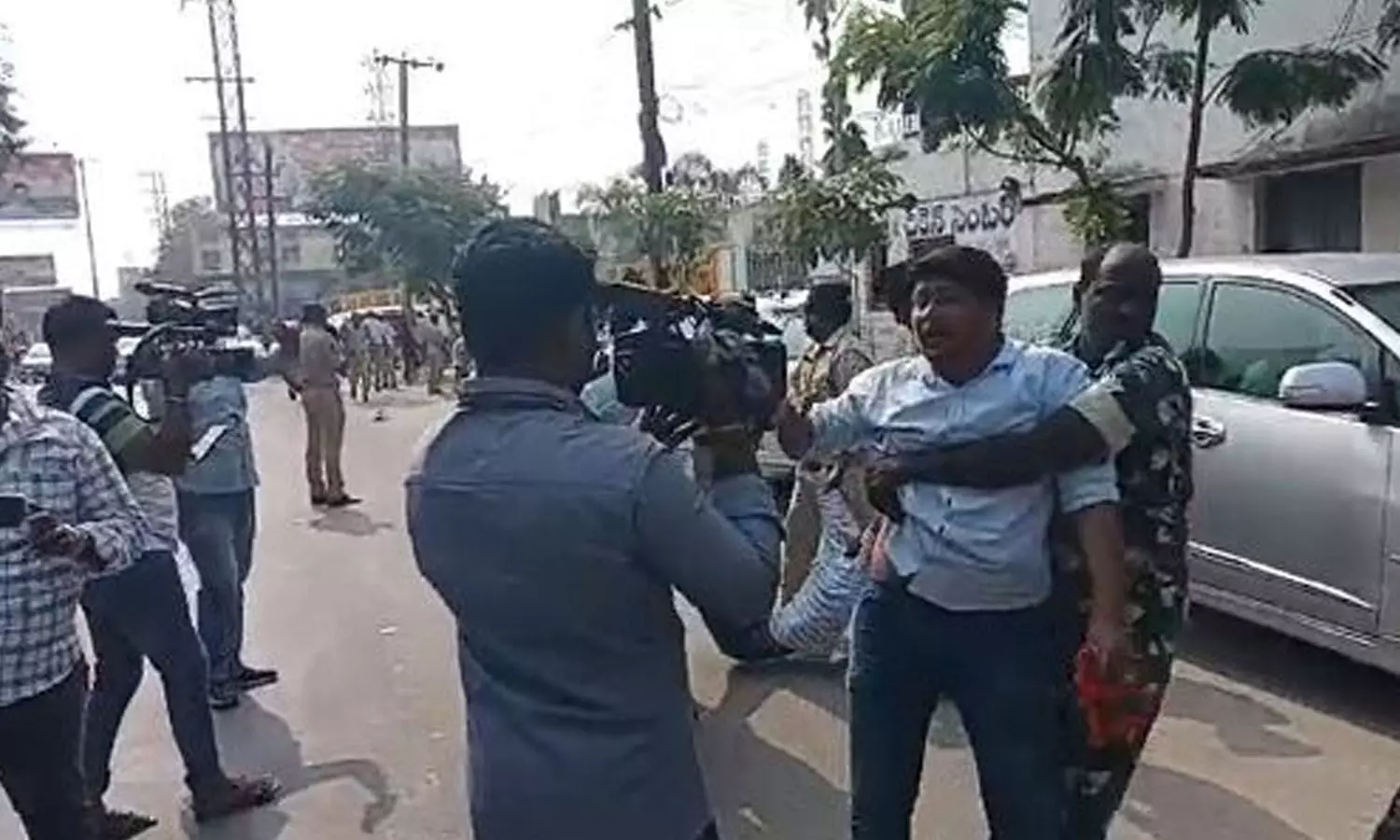 ABVP activists detained for trying to block KTR’s convoy in Karimnagar