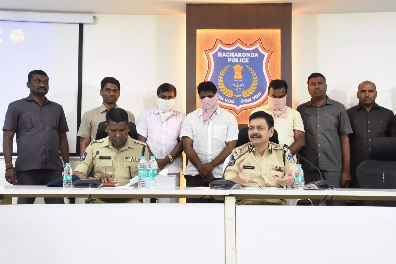 Four held on charges of attempting to exchange Rs. 1.9 Cr in hawala transaction