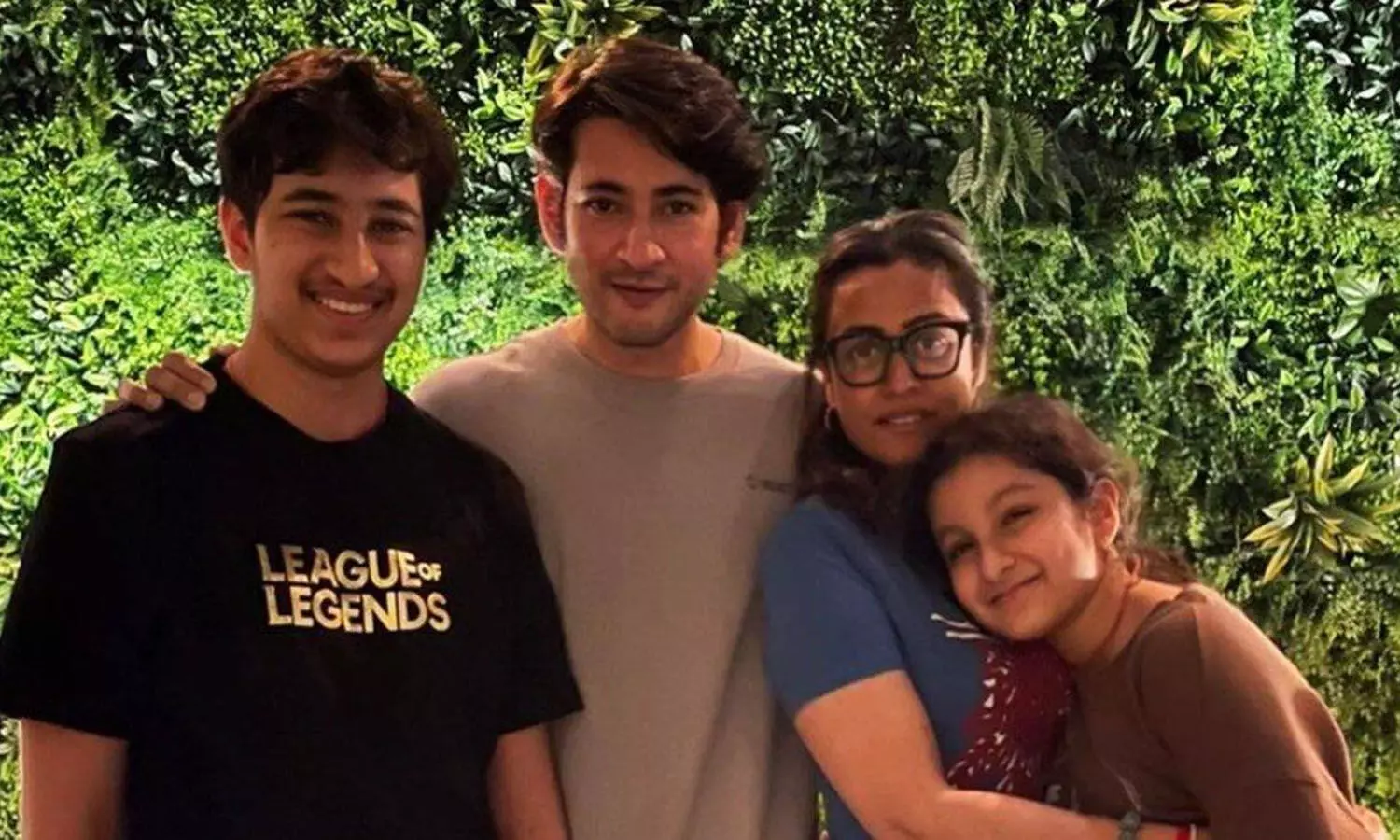 Superstar Mahesh Babu off to another vacation with family