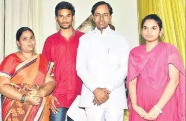 Telangana martyr Constable Kistaiah’s daughter realises her dream, thanks to KCR