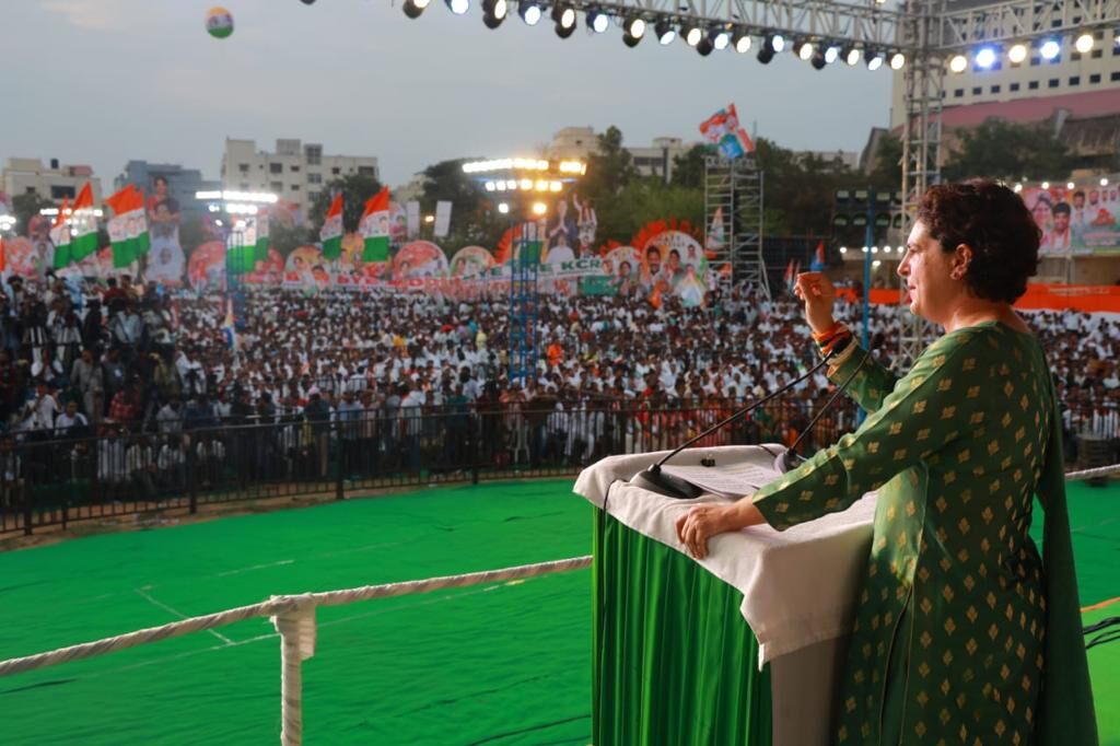 X \ Telangana Youth Congress على X: Smt.Sonia Gandhi has led the Congress  Party with grace and dignity. Her contribution to the party and the nation  is immense. We in the Congress