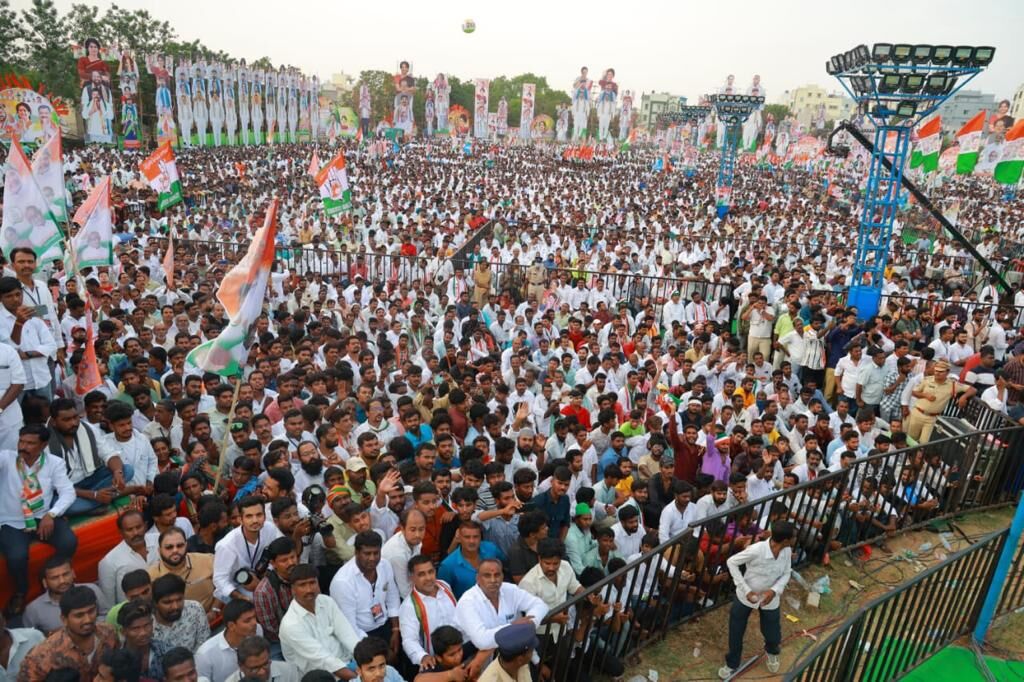 X \ Telangana Youth Congress على X: Smt.Sonia Gandhi has led the Congress  Party with grace and dignity. Her contribution to the party and the nation  is immense. We in the Congress