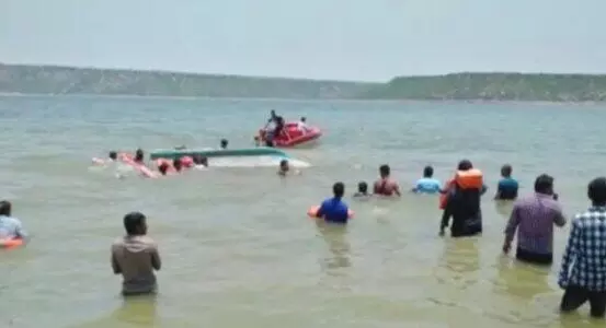 2 die as boat capsizes in Avuku reservoir in Nandyal district