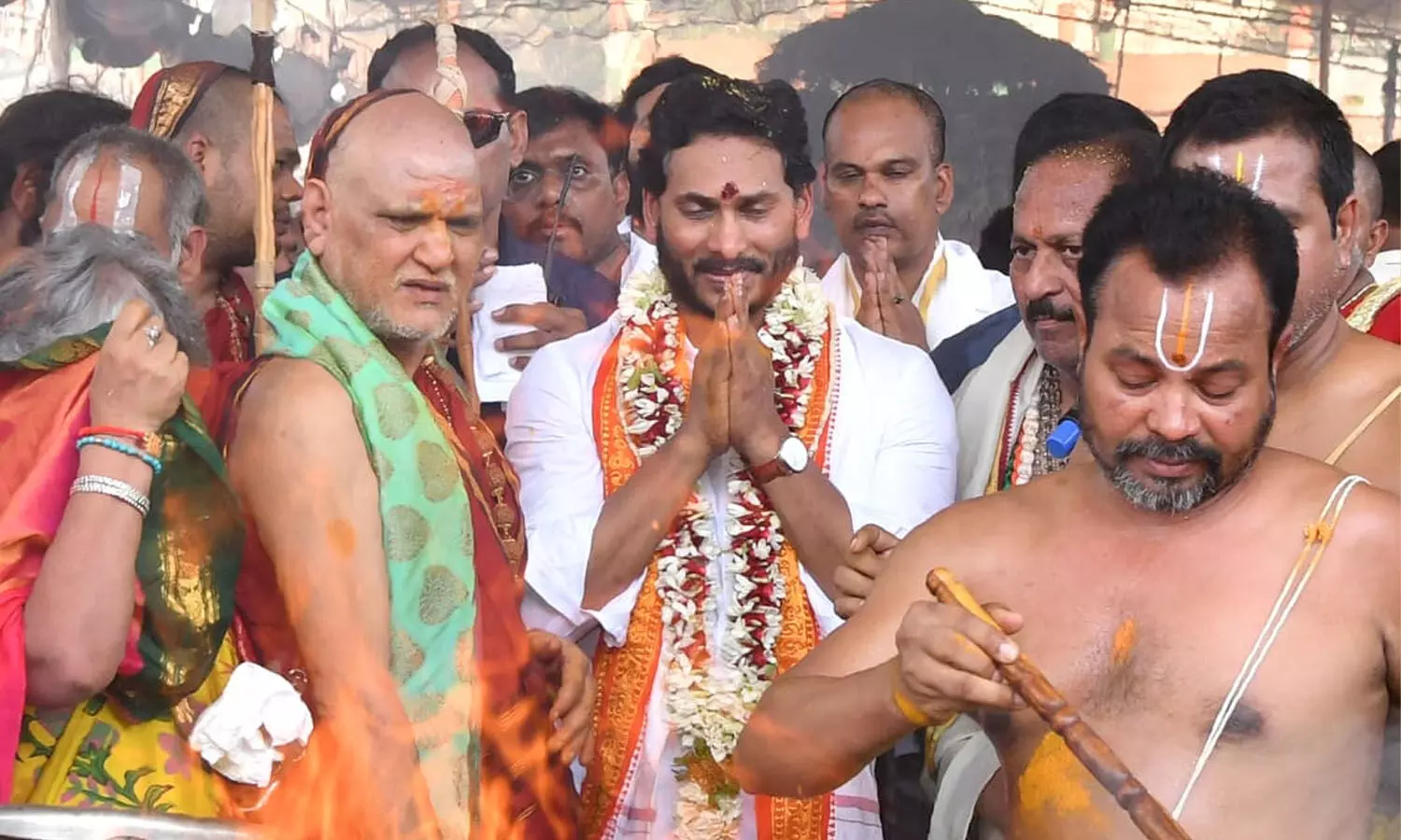 YS Jagan participates in ‘poornahuti’ of Lakshmi Maha Yagnam in Vijayawada