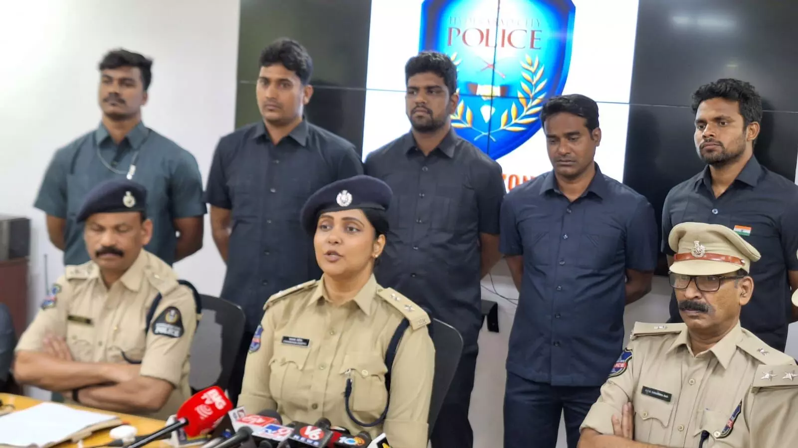 19 arrested for impersonating transgenders in Hyderabad