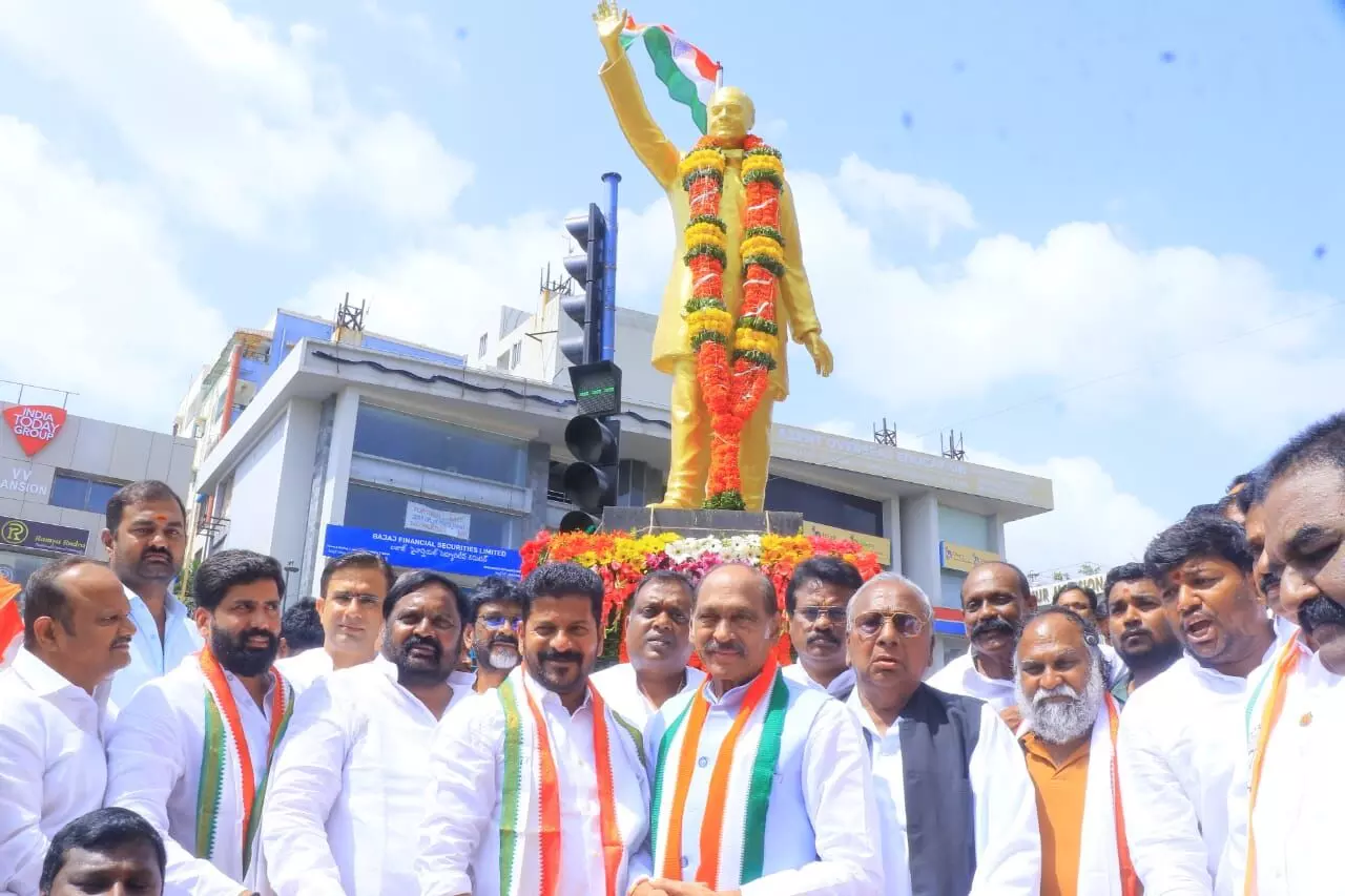 Revanth Reddy pays rich tributes to Rajiv Gandhi, calls him pioneer of IT