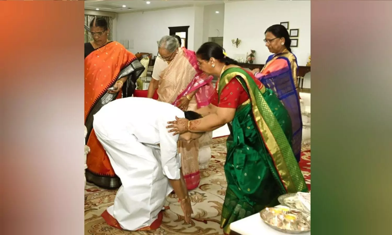 Rakshabandhan: KCR seeks blessings of elder sisters, Seethakka ties Rakhi to Revanth Reddy