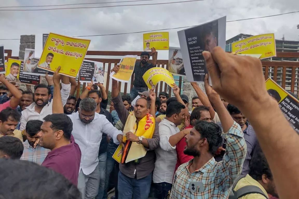 Police take techies protesting Chandrababu Naidu’s arrest into custody at Hitech City