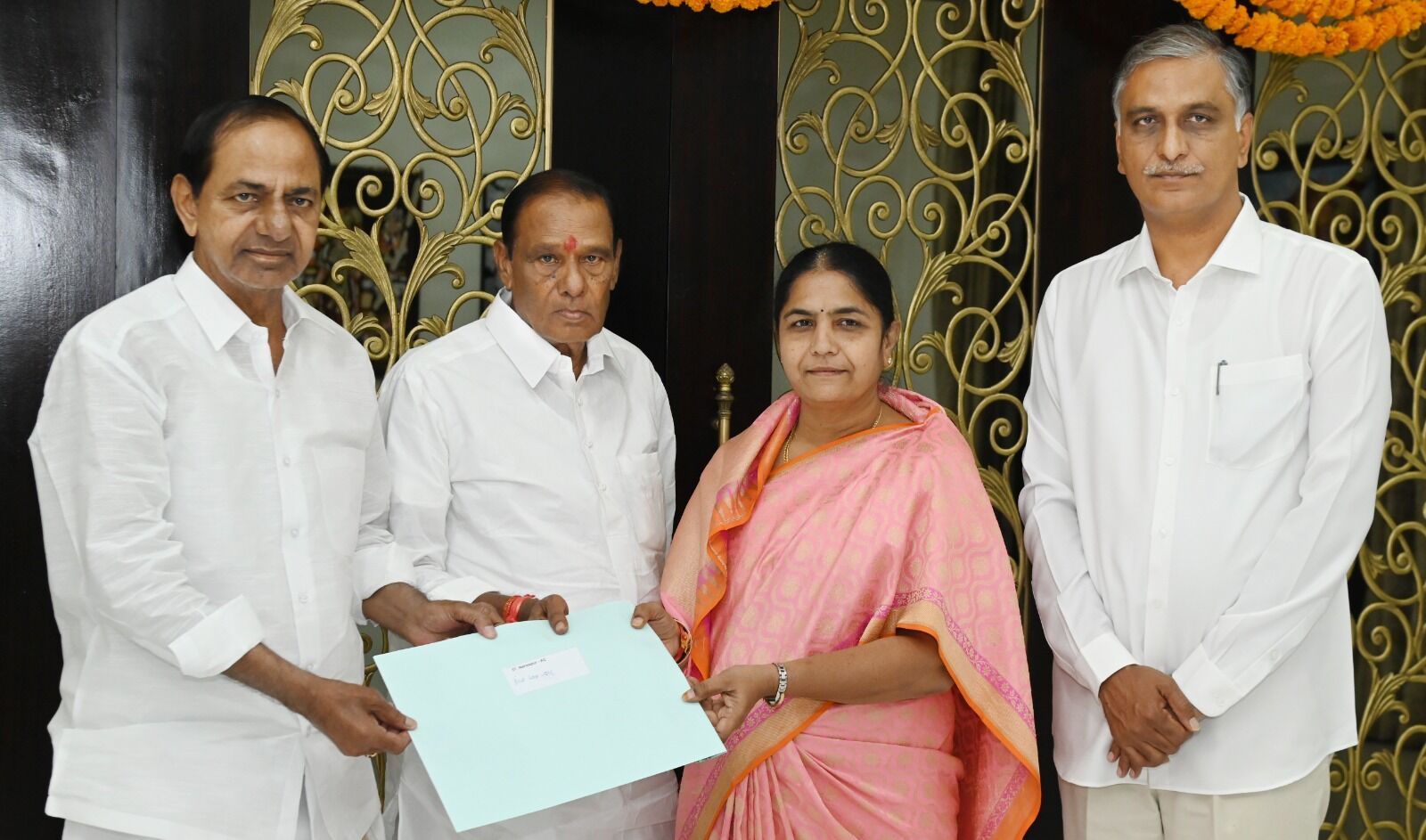 KCR hands over B Form for Narsapur to Sunitha Laxma Reddy, Madan Reddy ...