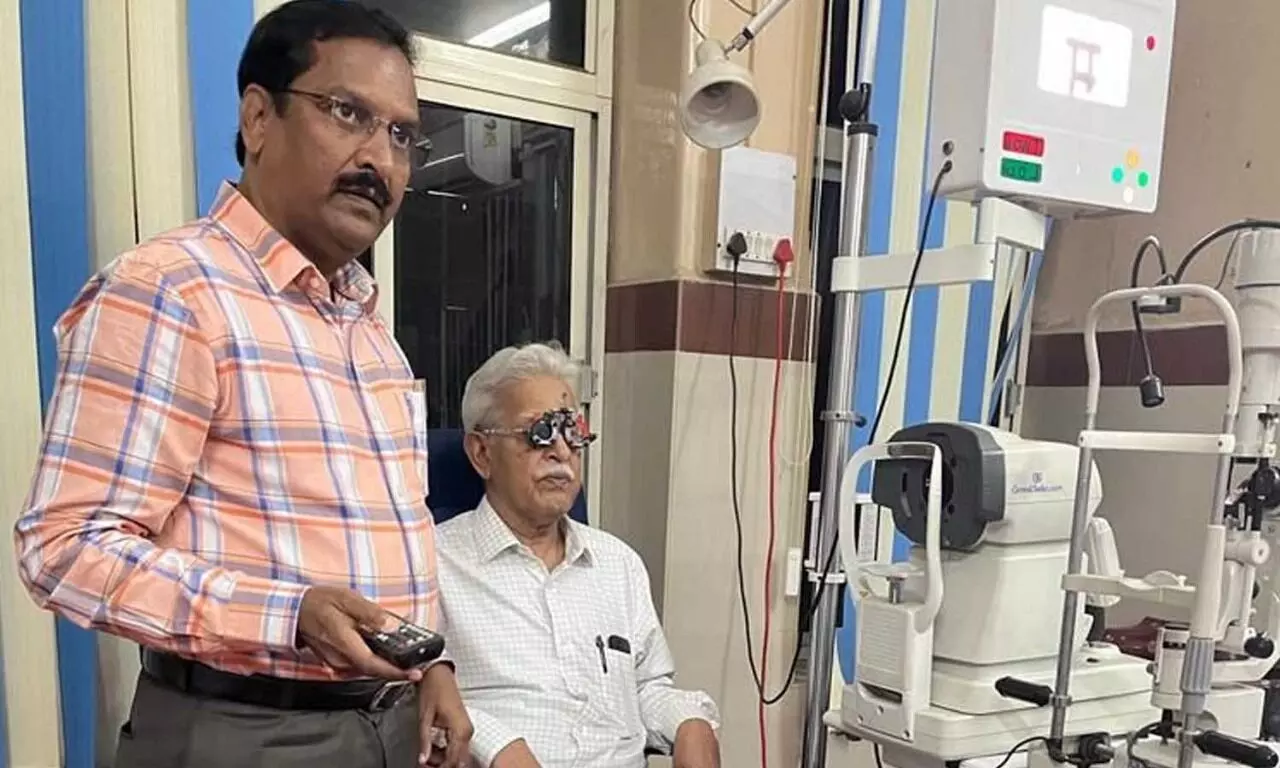 Vara Vara Rao undergoes cataract surgery at Sarojini Devi Eye Hospital