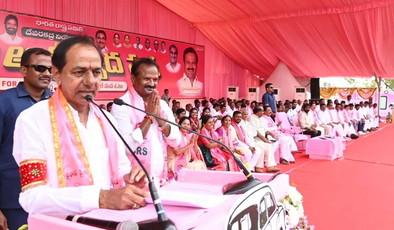 Congress pushed Palamuru into poverty, did nothing for 40 years: KCR at Devarakadra meeting