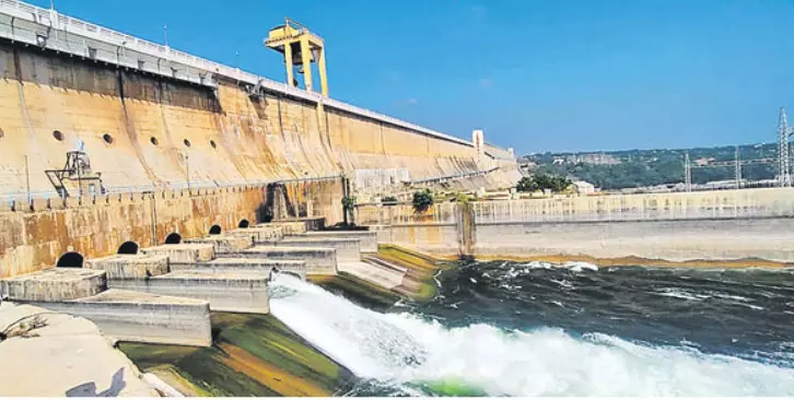 Tension grips Nagarjunasgar dam as AP police occupy stretch up to 13 gates;  Congress cries foul