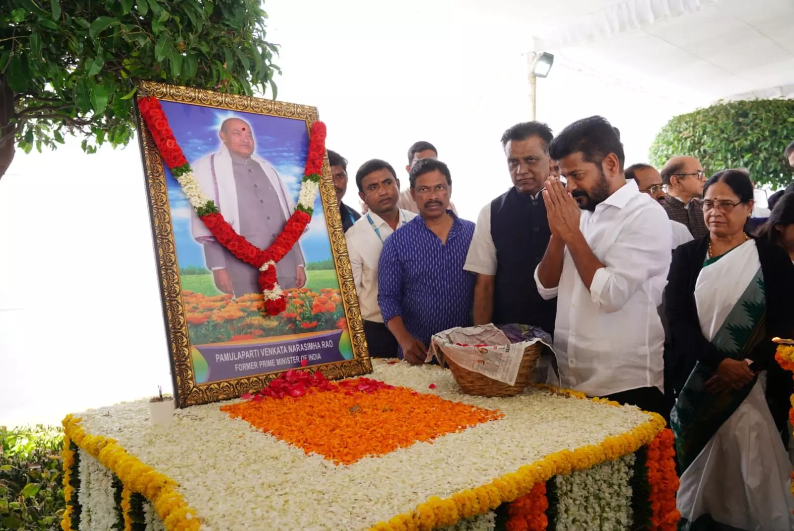 Revanth Reddy pays tributes to PV Narasimha Rao on death anniversary