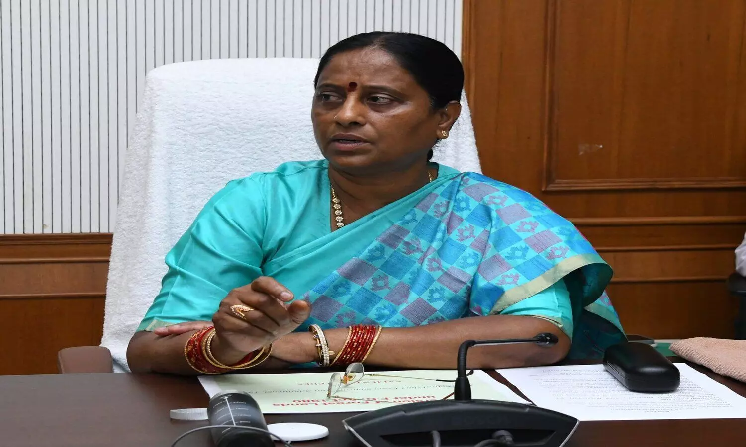 Konda Surekha condemns attack on forest officials in Illandu, says strict action to be taken