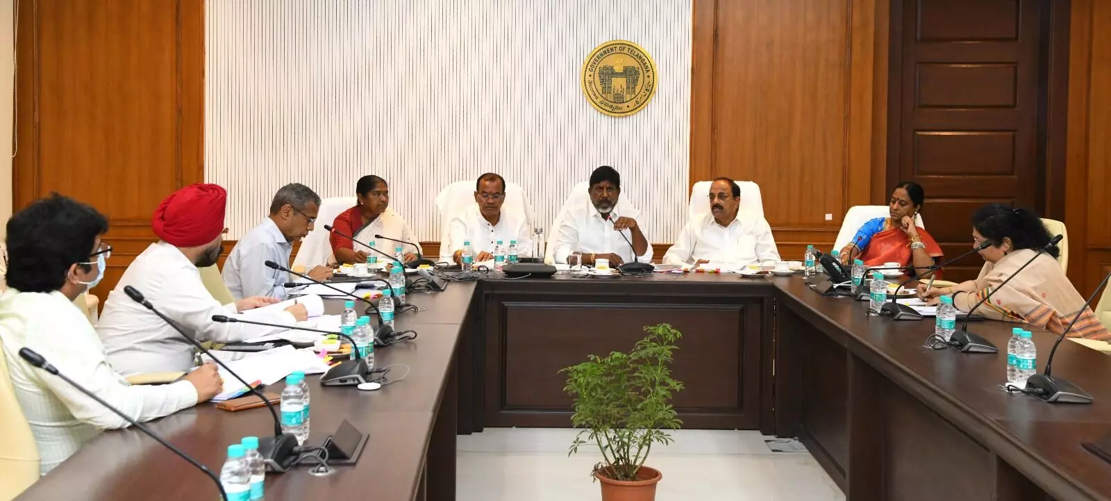 Committee on State emblem, statue, song, suggests modifications to suit contemporary Telangana