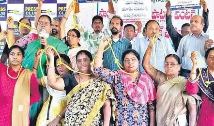 Hang us, Revanth Reddy; disgusted over injustice, residents of Sai Priya Colony sport hanging ropes