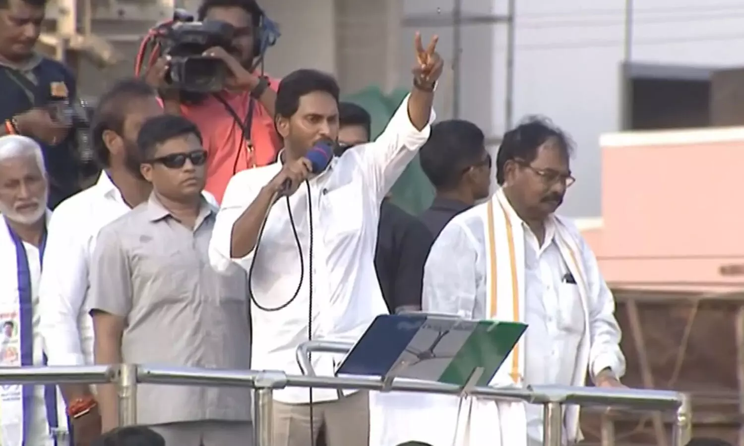 Jagan comes strongly in support of four percent Muslim reservations; accuses Chandrababu of betrayal