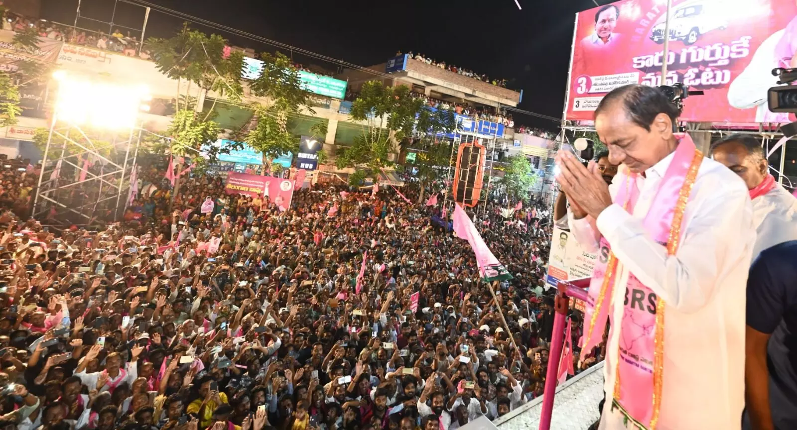 Mikes fall silent, campaign ends in Telangana, Andhra Pradesh, keen tussle on anvil