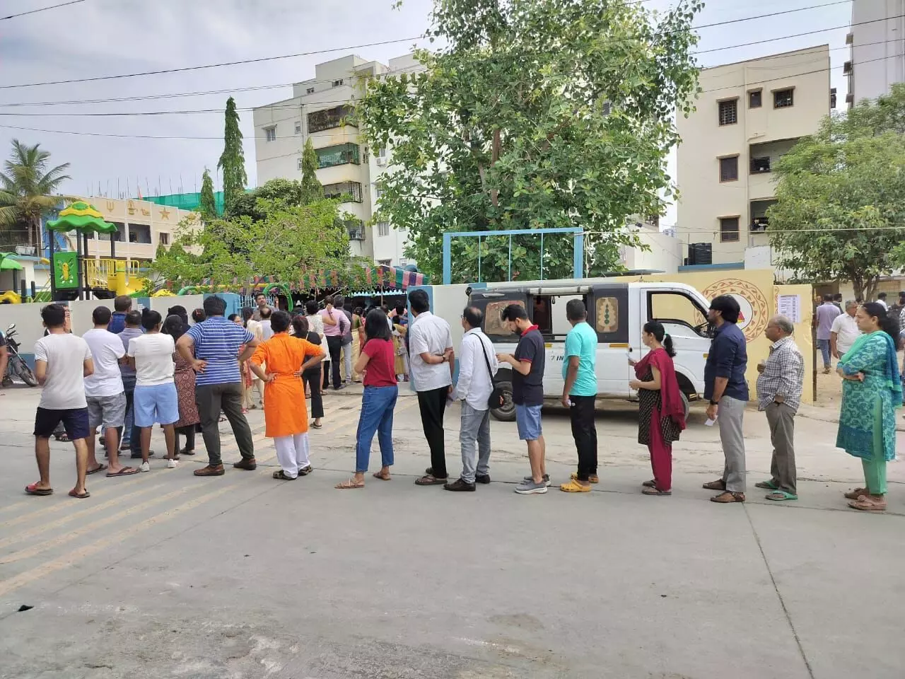 Urban apathy: 5.06 percent voting by 9 am in Hyderabad, 5.40 in Secunderabad, Malkajgiri 6.20