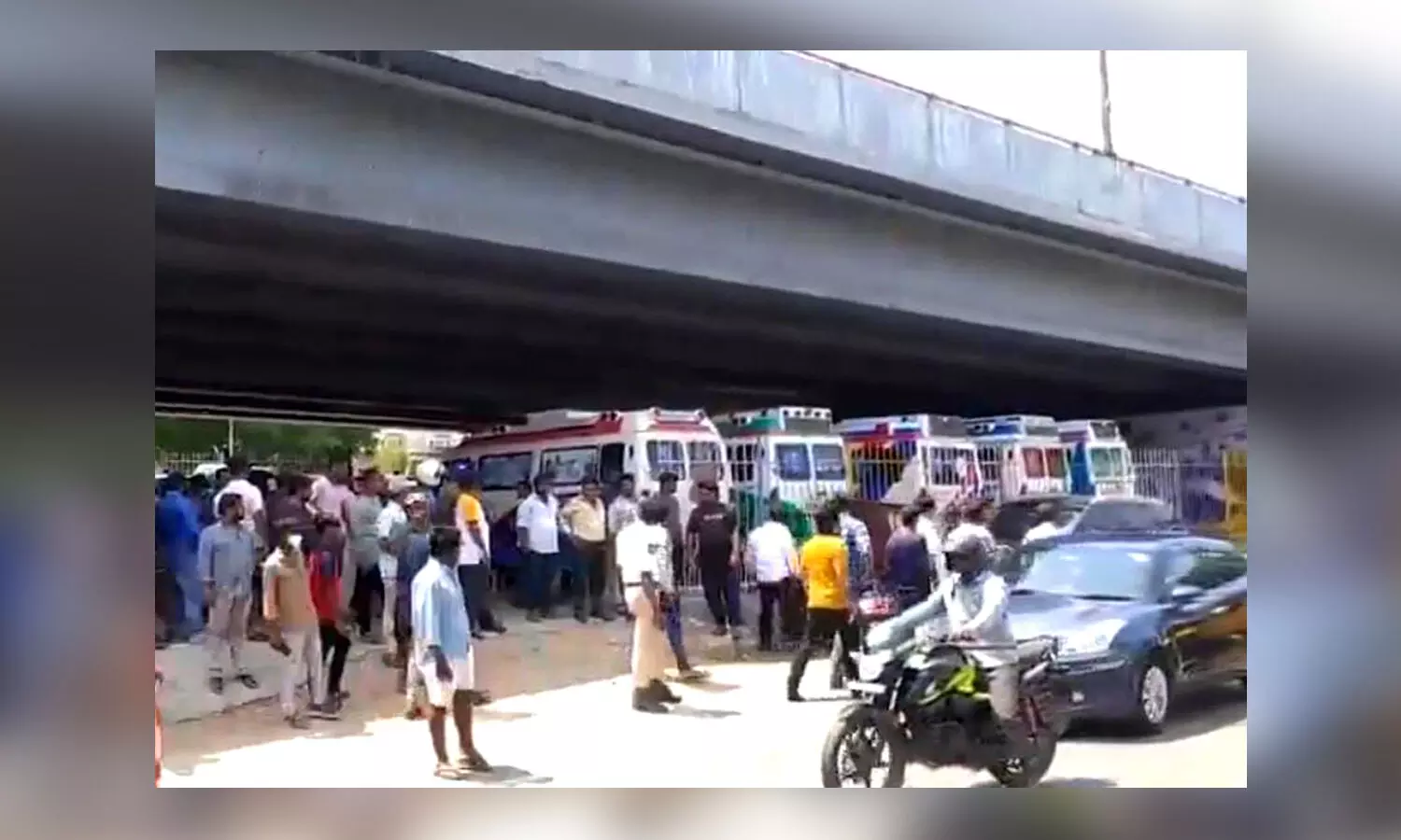 Merchant attacks ambulance drivers with sticks in LB Nagar