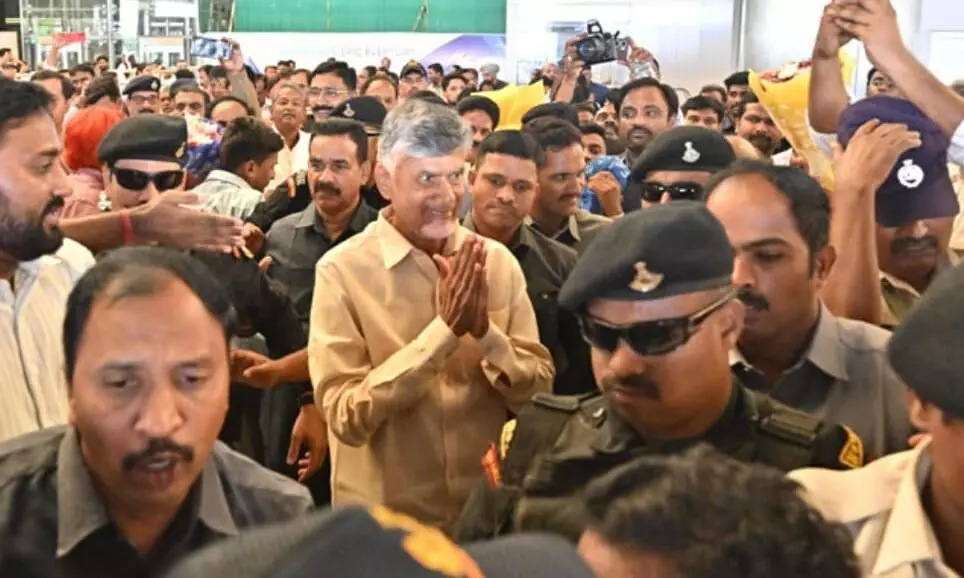 Chandrababu Naidu receives grand welcome at Hyderabad airport