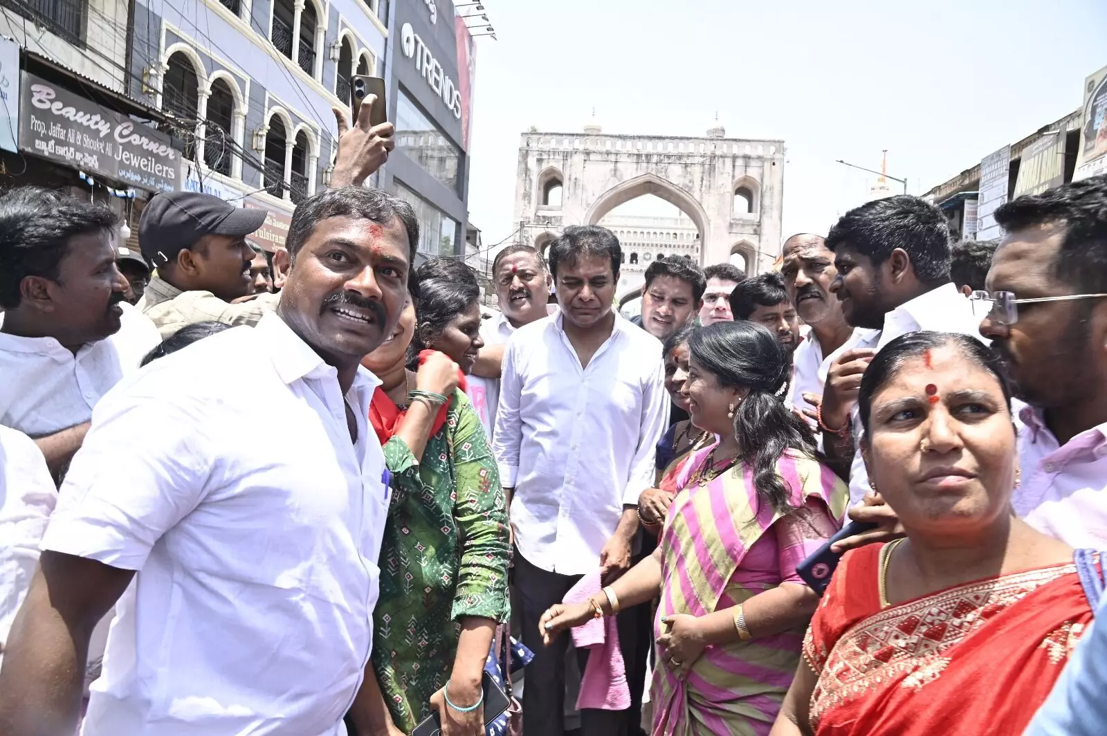 KTR visits Charminar, asks Revanth Reddy to concentrate on governance, stop acts of malice