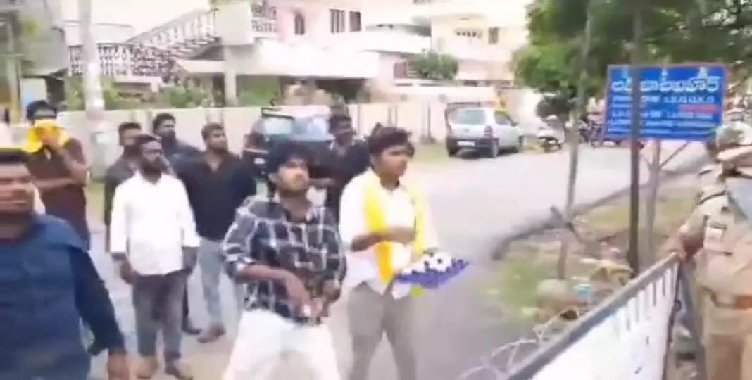Heavy police presence surrounds Devineni Avinashs house amid tension in Andhra Pradesh
