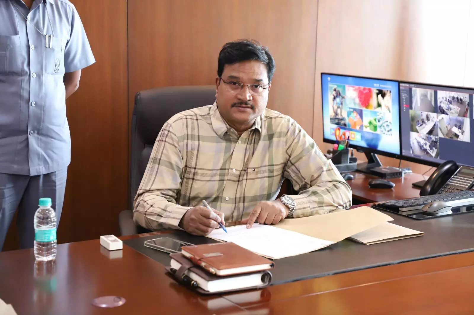 Senior IPS Officer A.V. Ranganath takes charge as GHMC EV&DM commissioner