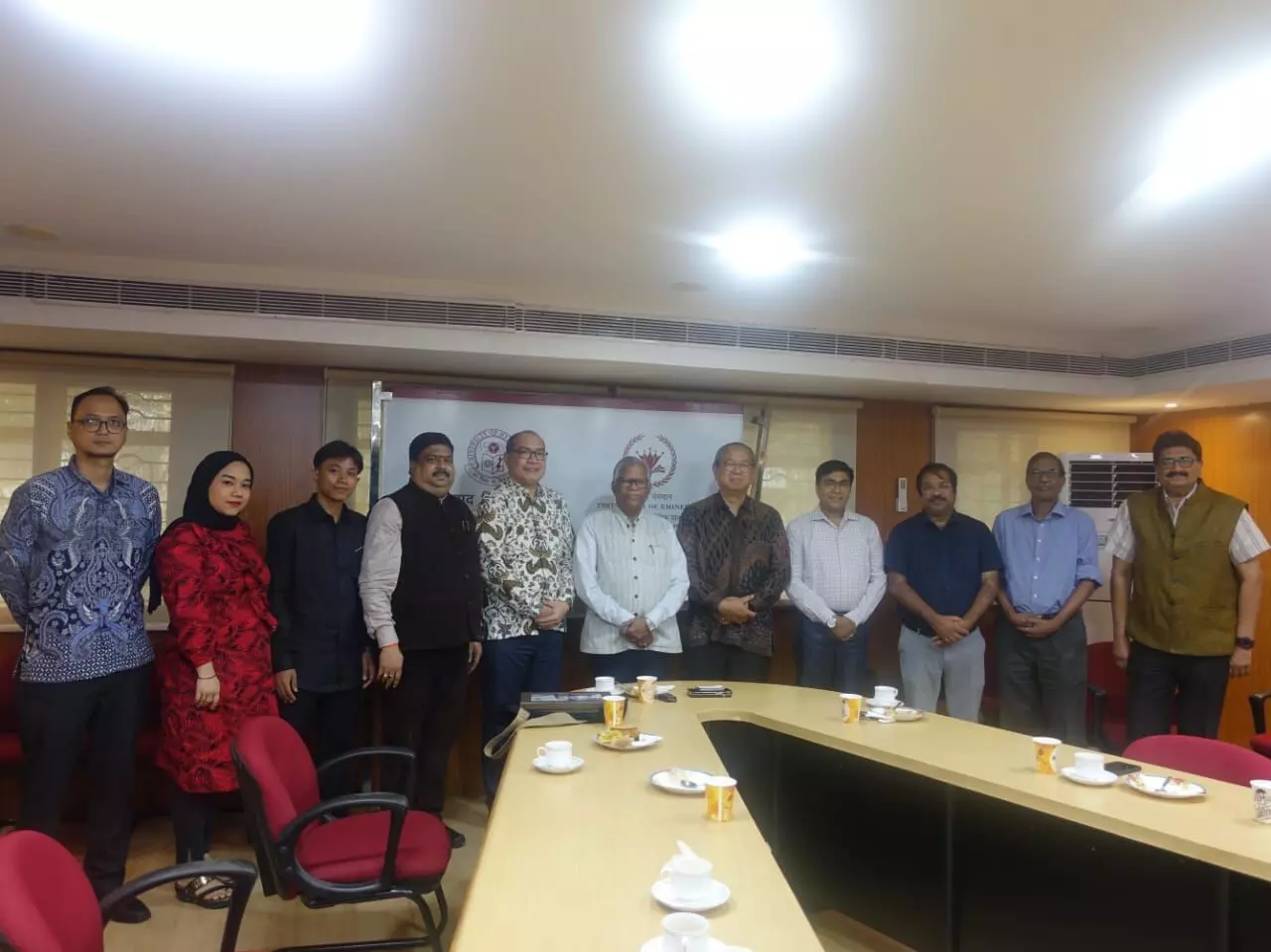 Consul General of Republic of Indonesia visits UoH