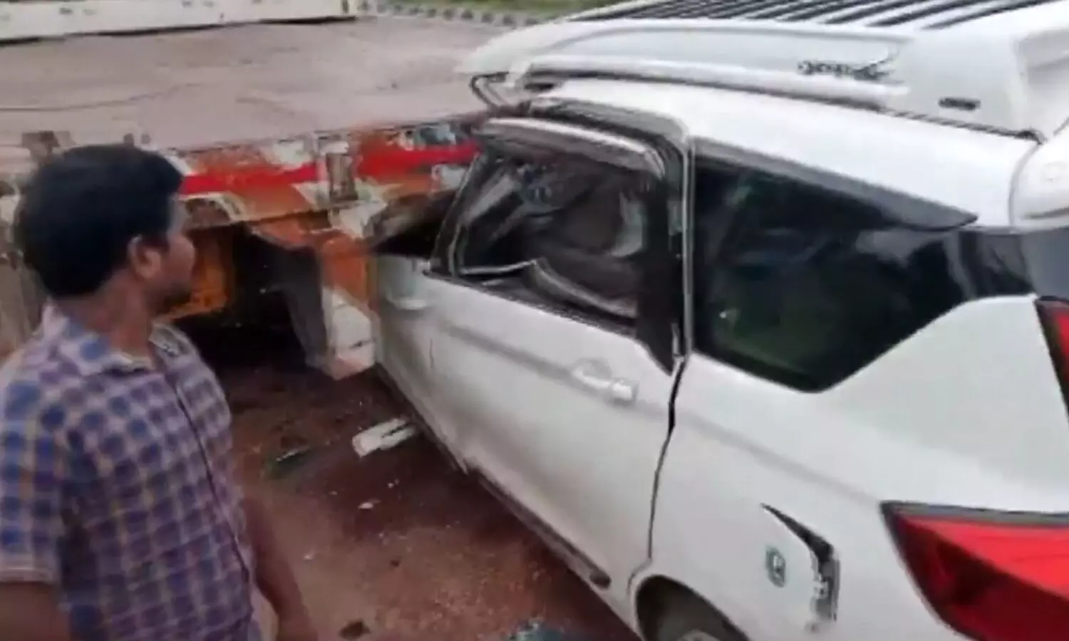 Four killed, one injured in car accident in Eluru district