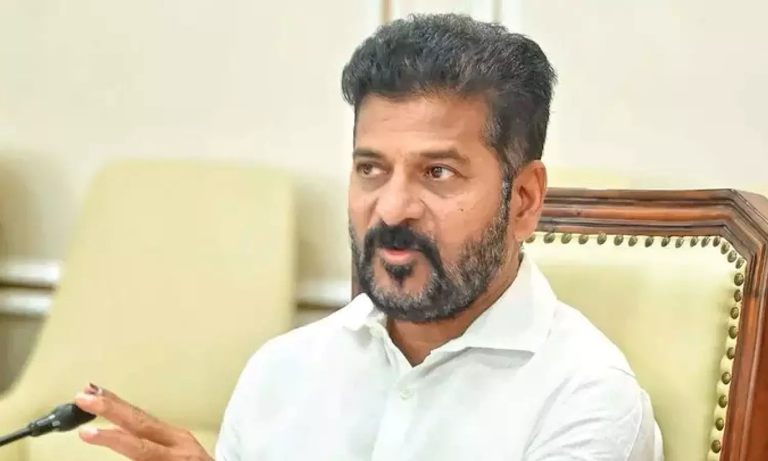 Ration card not the criteria to get crop loan waiver, clarifies Revanth Reddy