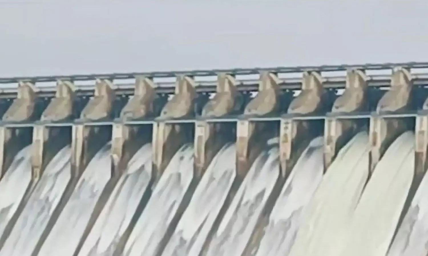 Nagarjuna Sagar reservoir overflows ahead of schedule due to heavy inflow