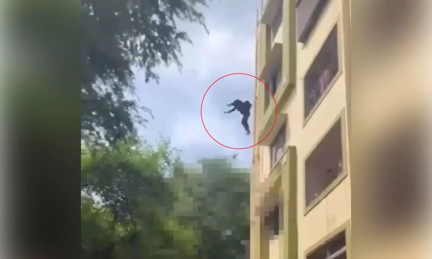 Woman dies by suicide after jumping from fifth floor in Hyderabad