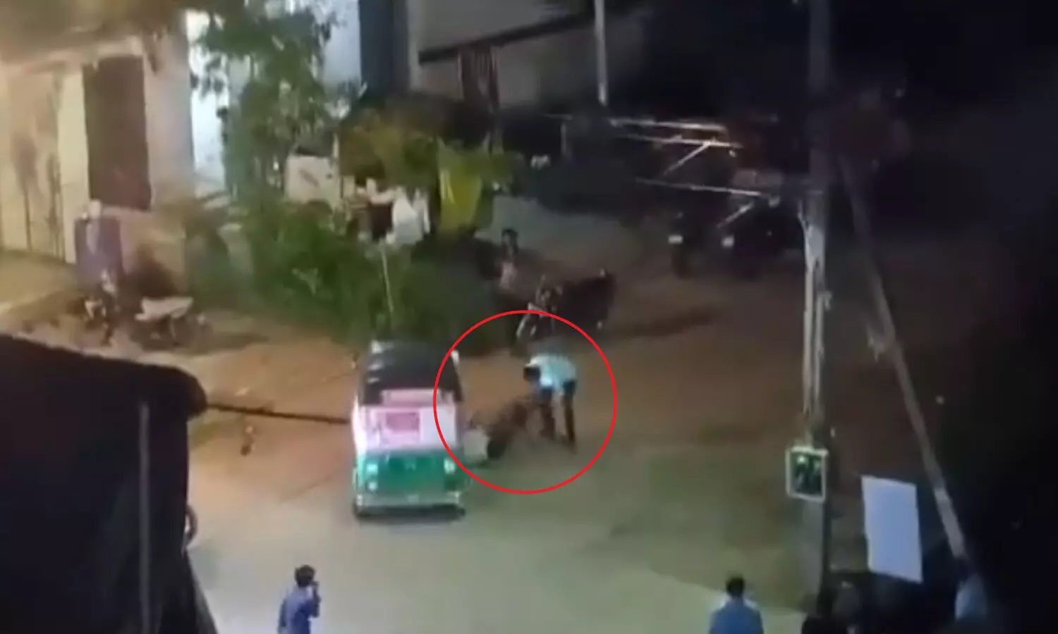 Rowdy sheeters brutally beat tractor driver in Warangal