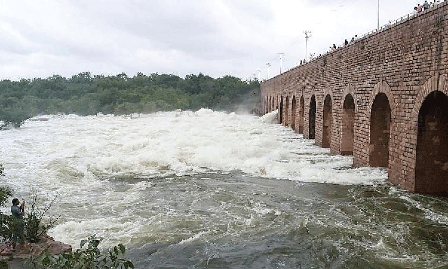 Flood threat looms over Osman Sagar, Himayat Sagar as inflows rise