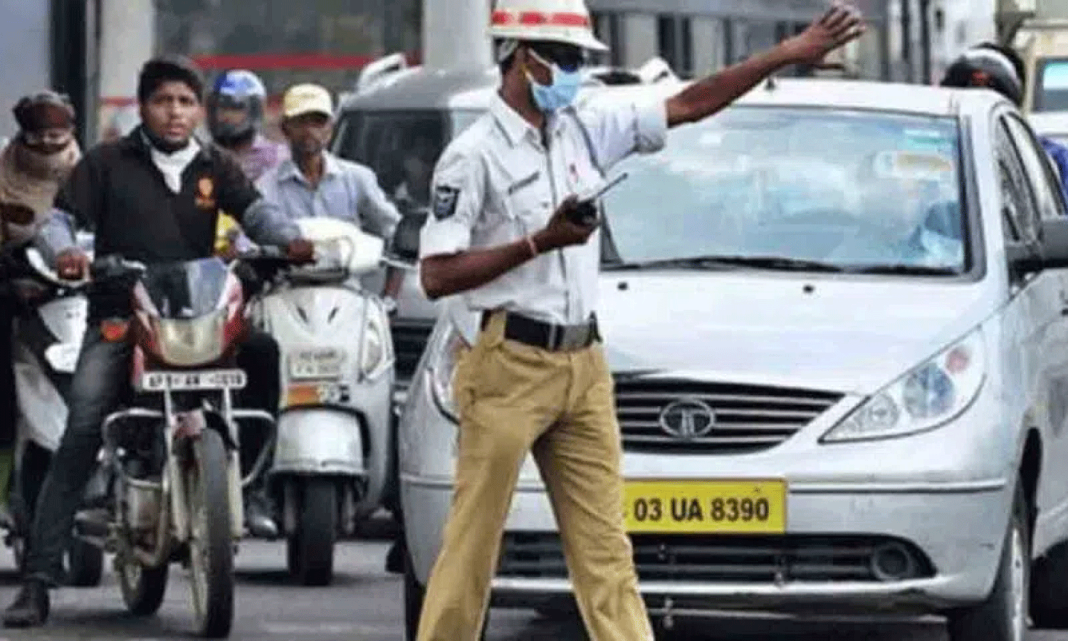 Bolero driver booked for obstructing traffic, misbehaving with constable in Narayanguda