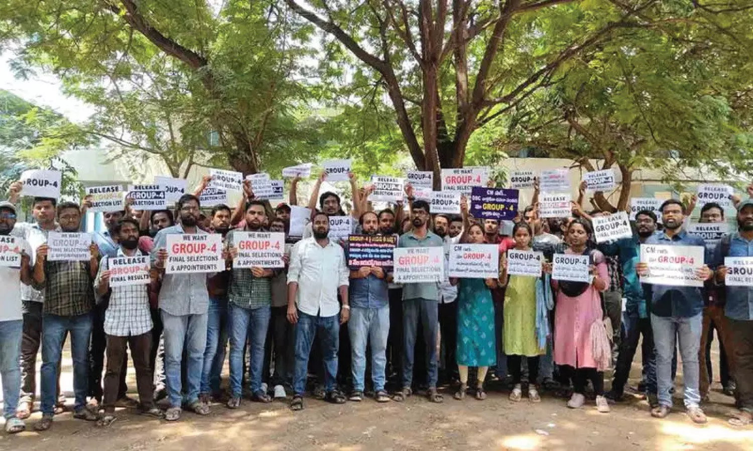 Group-4 aspirants protest at Gandhi Bhavan, demand immediate result announcement