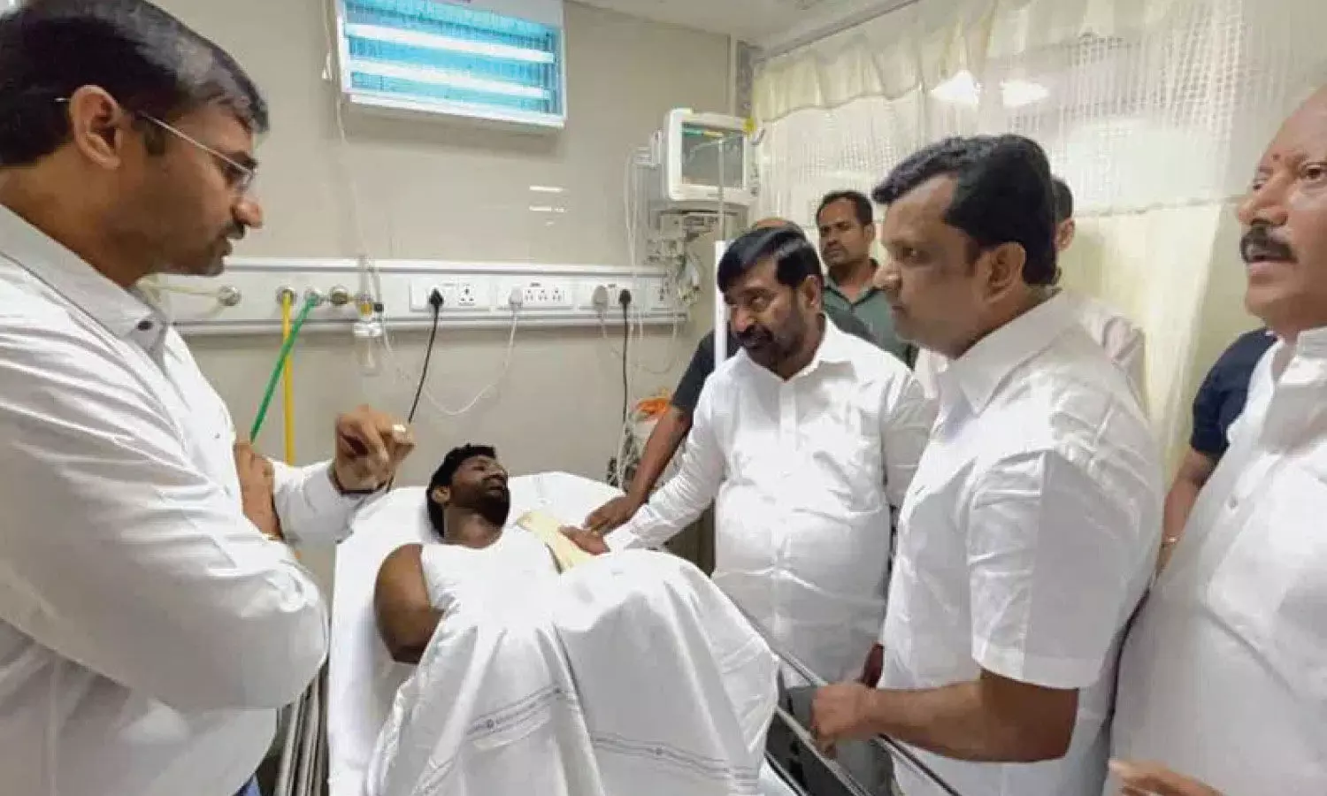 Journalist Chiluka Praveen is attacked by Congress supporters, BRS leaders condemn the incident