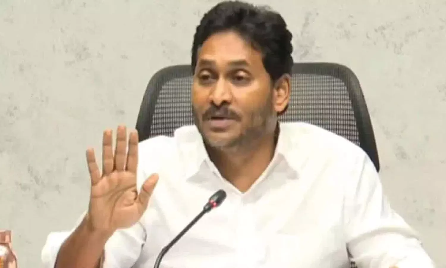 Jagan criticises Pawan Kalyan, Chandrababu over Tirumala controversy