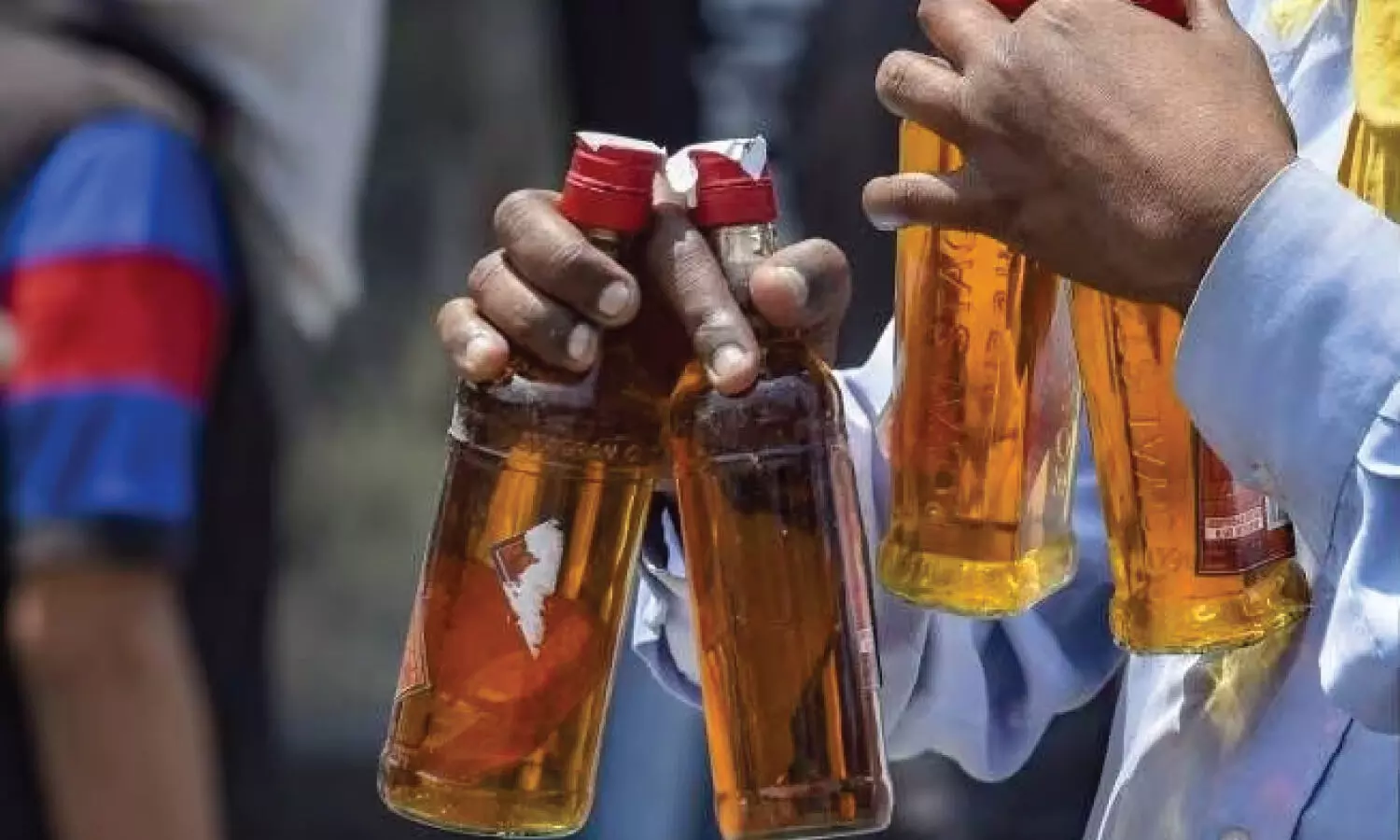 Telangana registers Rs 1100 crore in liquor sales during Dasara festivities