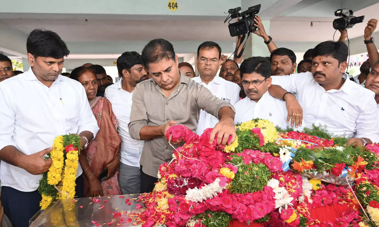 KTR, Harish Rao pay tributes to late Professor Saibaba in Moulali