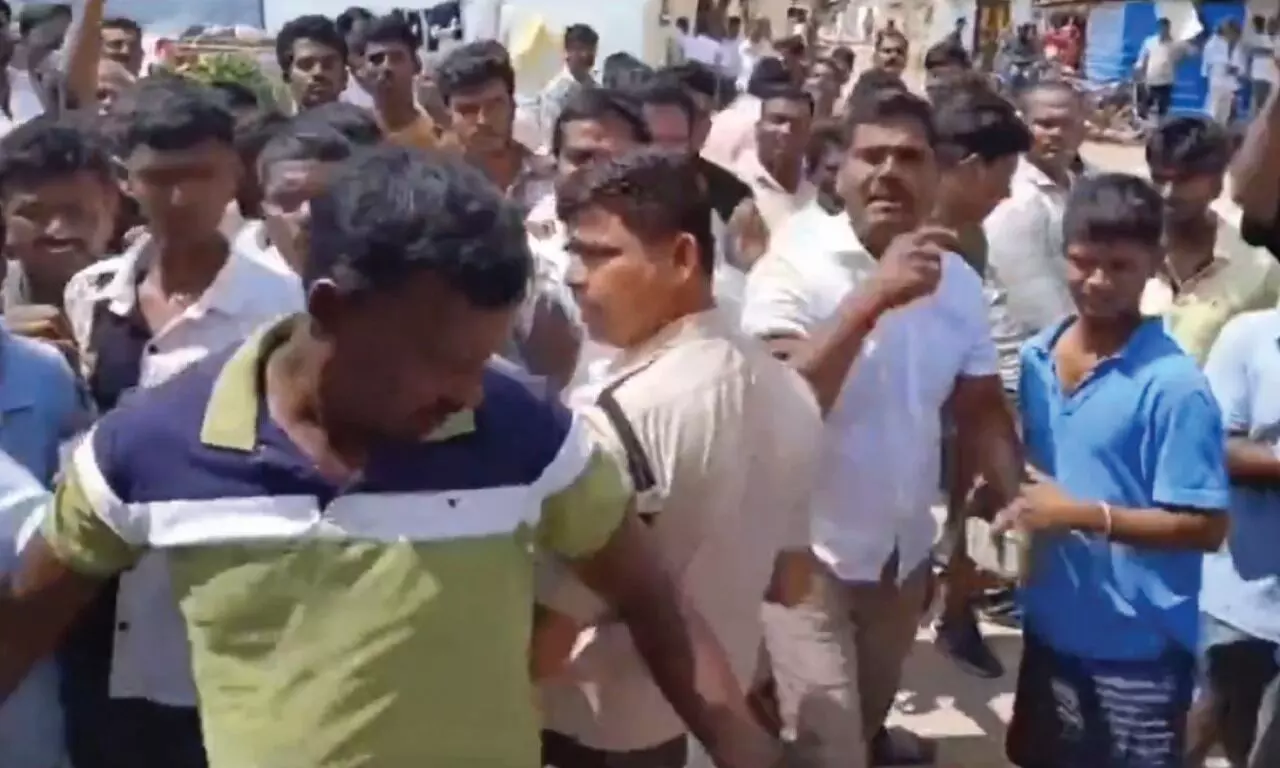 Congress, BRS workers clash in Medak over contaminated water issue