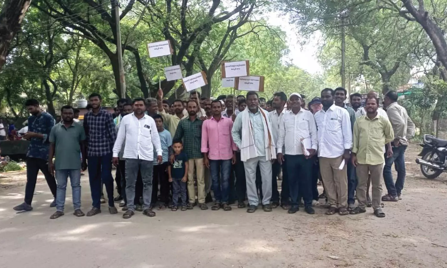 Farmers protest power cuts at sub-station in Asifabad